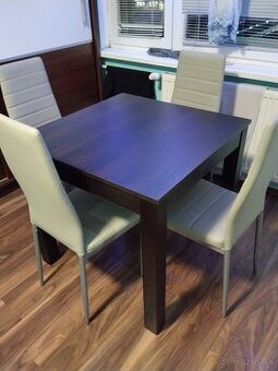 Predám stôl Plus 4 stoličky