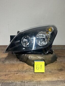 Ľavý predný svetlomet pre Opel Astra (2004–2014).