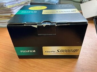 FUJIFILM FINEPIX S8000fd