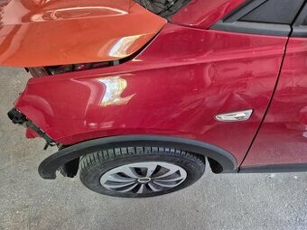 Opel Crossland X lavy predny blatnik,