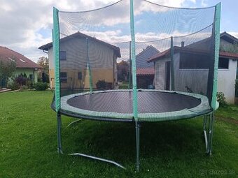Trampolína