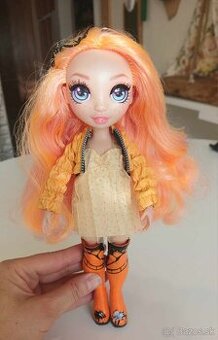 Bábika Rainbow High s oranžovými vlasmi - Poppy Rowan
