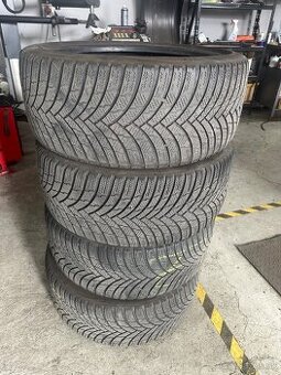 Predám zimné pneu 235/40R19