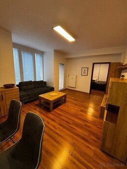 Priestranný 3-izbový byt s terasou, balkónmi a garážou