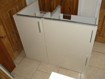 IKEA kuchynska skrinka leskly lak, kremova 101,5x61,5x80cm