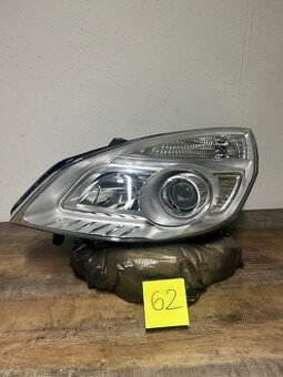 Ľavý predný svetlomet pre Renault Scenic II (2003–2009).