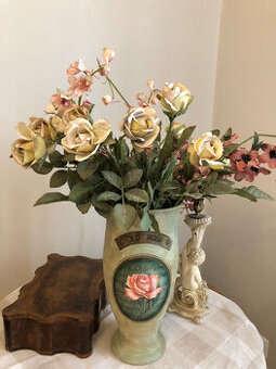 vysoká zelená vaza