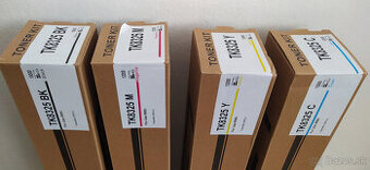 Toner TK8325 TaskAlfa 2551 ci