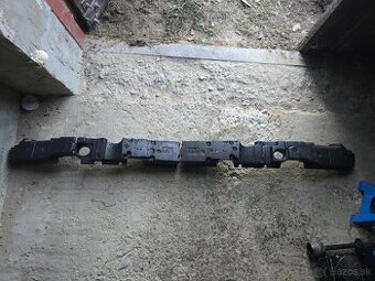 BMW E60 výstuha nárazníka (výplň)