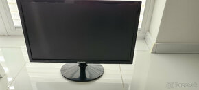 Predam Samsung 24" FullHD monitor - 1