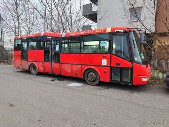 Autobus, záhradná chata, sklad