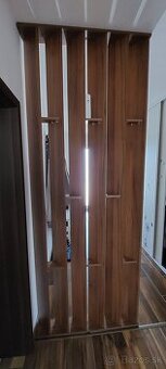 Lamelova deliaca stena, zastena