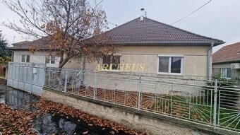 3-IZBOVÝ RODINNÝ DOM VÁHOVCE - GALANTA