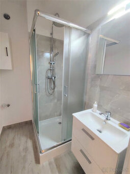 Prenájom 2 izbový, blízko Centra, Zimná, rekonšt nezariadený