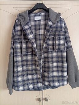 Teplá košeľa s kapucňou