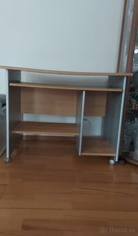 Darujem počítačový stolík- za odvoz