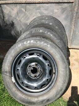 Predám pneu s diskami 165/70 R14