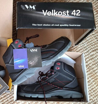 Predam zimnu pracovnu obuv .Velkost 42