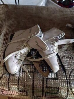 Dievčenské korčule 35