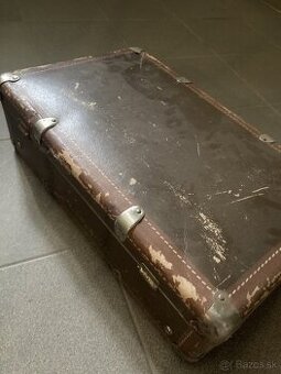 starožitný kufor