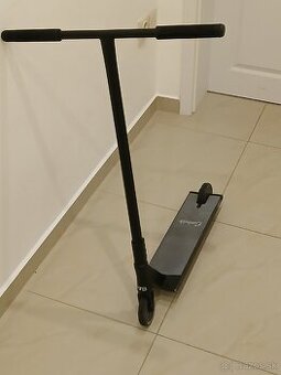 Streetová freestyle kolobežka