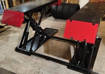 Nožnicový zdvihák