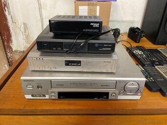 Balík satelitných prijímačov a videorekordérov