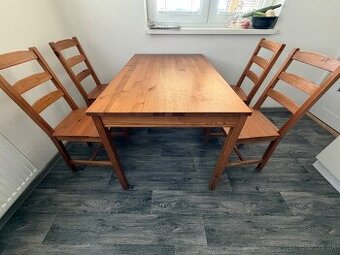 Jedalensky stol so stolyčkami