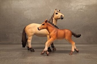 Schleich koně, divoká zvířata, farma, stáj, jezdci a další