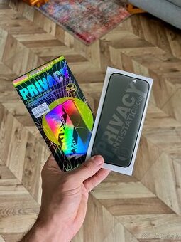 Privacy tmavé ochranné sklo na iPhone 16 pro