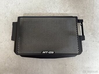 yamaha mt 09 kryt chladica