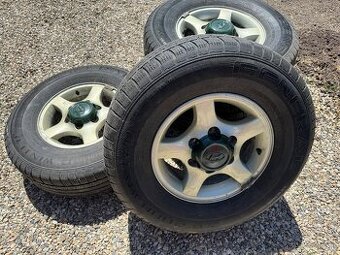 Pneu s diskami 235/75 R15