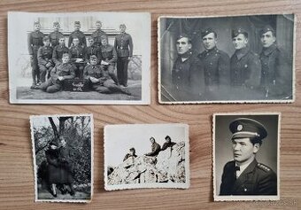 Starožitné foto vojakov .    - kus je po 3 eurá