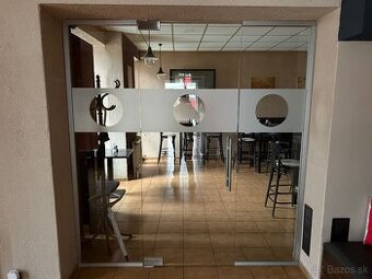 Na predaj celosklenené jednokrídlové dvere s kovovým kovaním