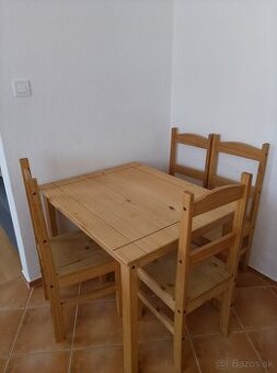 Jedálenský stôl