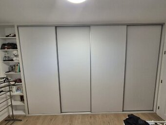Vstavana skrina rolldoor
