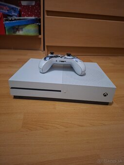 Xbox One S + 4 hry