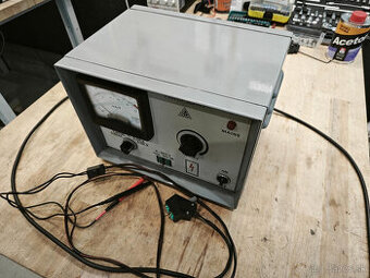 Laboratórny zdroj napájania do 450 V DC