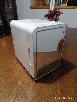 Mini chladnička na kozmetiku