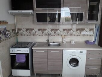 1 IZBOVÝ BYT NA PRENÁJOM NA ULICI HRADNEJ