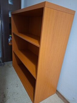 Darujem stolik stolicku a skrinku