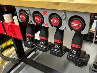 Milwaukee stojan na náradie a batérie M12