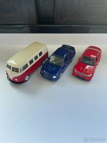 modely/autíčka 1:60 Welly (Subaru, Volkswagen, Mercedes)