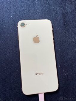 Predám iPhone 8 – 64 GB, 75 % batéria, kábel + 3 kryty
