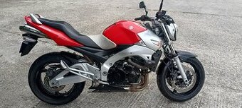 Suzuki gsr 600