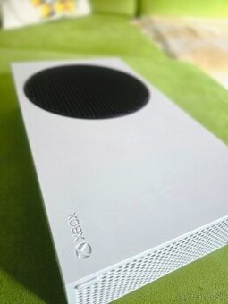 Xbox Series S 512 + 2 ovládače, krabica, kábel