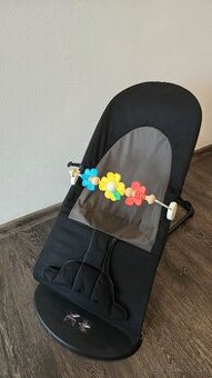 Babybjörn lehátko s hračkou