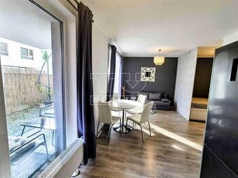 TUreality ponúka pekný 1i byt s predzáhradkou v Projekte...