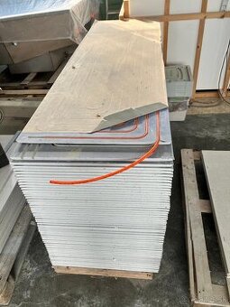 Stropný chladiaci panel