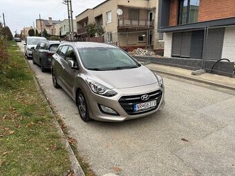 TOP STAV - Hyundai i30 CW 1.6i CRDi VGT GO, IBA 75900 km